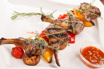 grilled meat ribs with vegetables