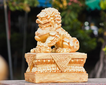 Chinese golden leo sculpture