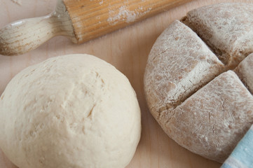 dough with rolling pin _ pasta con mattarello
