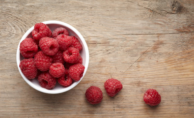 bowl of raspberries