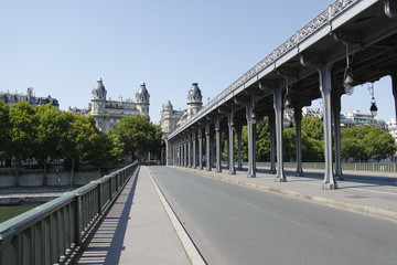 Pont de Bir Hakeim à Paris