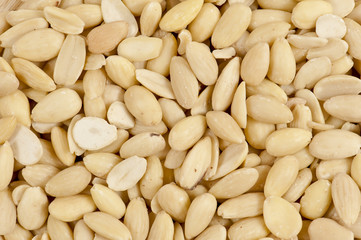 Peeled almonds