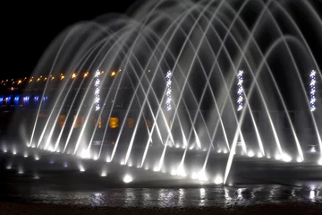 Photo sur Plexiglas Ville sur leau beautiful fountain in the night city