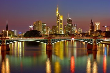 Frankfurt am Main (im Vordergrund Ignatz-Bubis-Brücke) - 2012