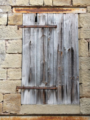 Schäden an Sandsteinwand