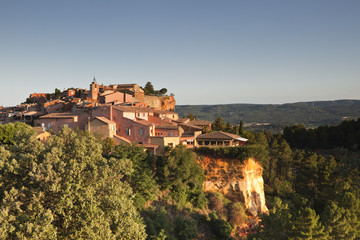 Fototapeta na wymiar The village of Roussillon in Provence
