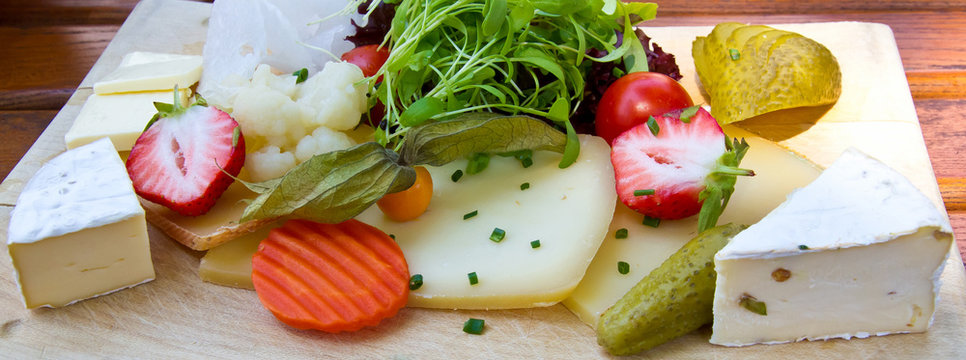 Frischer K&auml;seteller
