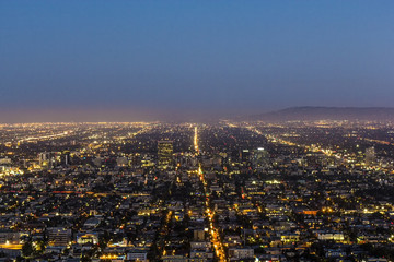 vue sur la ville de Los Angeles depuis le parc Griffith le soir