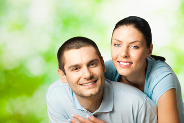 Obraz premium Portrait of happy couple, outdoors