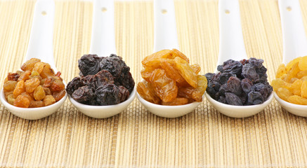 Assorted raisins