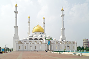 Fototapeta na wymiar Nur-Astana Mosque