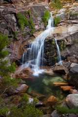 Fototapeta na wymiar Piękny wodospad w Park Narodowy Geres, Portugalia