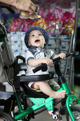 Obraz premium Child in shop