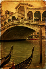 Fototapeta na wymiar The Rialto Bridge in Venice - old paper - old card