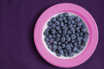 Heidelbeeren auf einem Teller