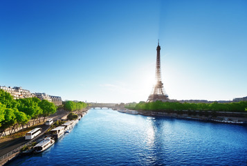 Obraz premium Seine in Paris with Eiffel tower