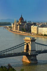 Most Łańcuchowy i Parlament Budapeszt