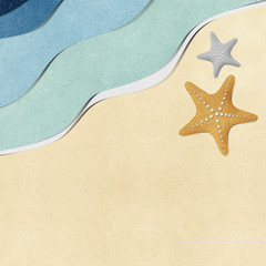 Fototapeta na wymiar Rozgwiazdy na plaży tle papieru z recyklingu