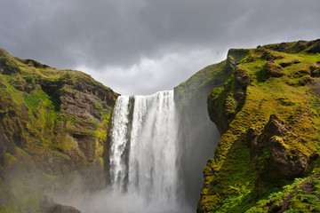 waterfall green iceland © Baltazar