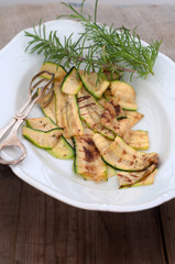 Gebackene Zucchinistreifen