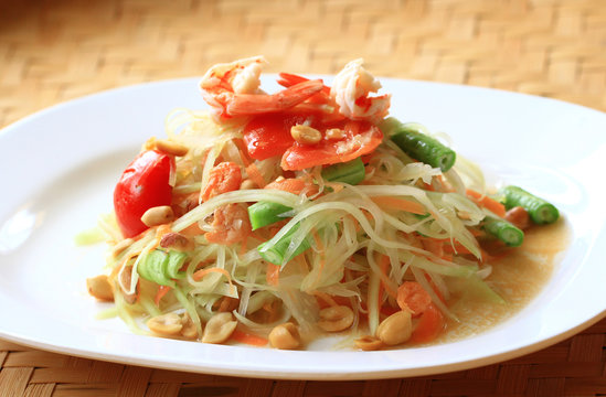 Green papaya salad thai cuisine spicy delicious