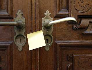 Ancient door handle and post-it