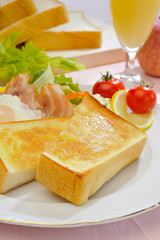 朝食
