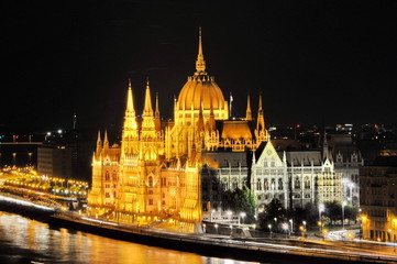 Fototapeta na wymiar Parlament Węgier, Budapeszt