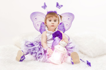 Obraz na płótnie Canvas Portrait of a beautiful little girl in a lilac dress