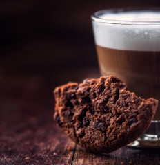 Chocolate chip cookie and cafe latte