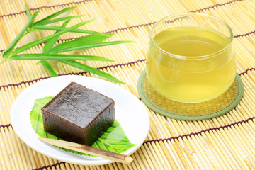 Japanese sweet and green tea