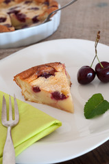 Kirschkuchen frisch aus dem Ofen