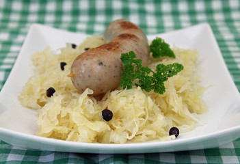Bratwürstl mit Sauerkraut