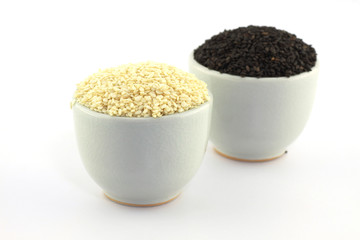 Black and white  sesame in a bowl