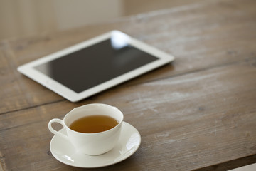Fototapeta na wymiar Tablet PC i herbata