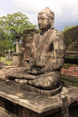 Fototapeta na wymiar Posąg Buddy w starożytnej świątyni, Polonnaruwa, Sri Lanka