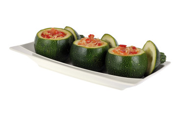 Le plat de courgettes rondes farcies