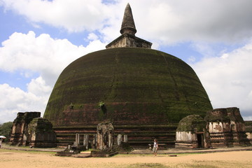 Rankot Vihara (Golden Pinnacle Dagoba), Polonnaruwa, Sri Lanka
