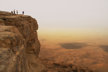 Cliff over the Ramon crater. - obrazy, fototapety, plakaty