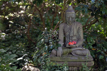 Buddha-Figur im Japanischen Garten