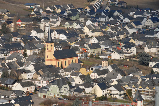 Kirche, Ortschaft, H&auml;user, Wohnungen, Trittenheim