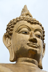 Fototapeta na wymiar buddha, Prakwanmingmueng Amnatcharuen Thailand