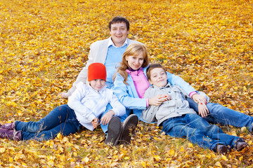 Fototapeta premium Family in autumn park