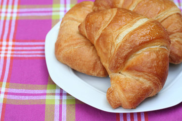 croissant su piatto