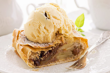 Apfelstrudel