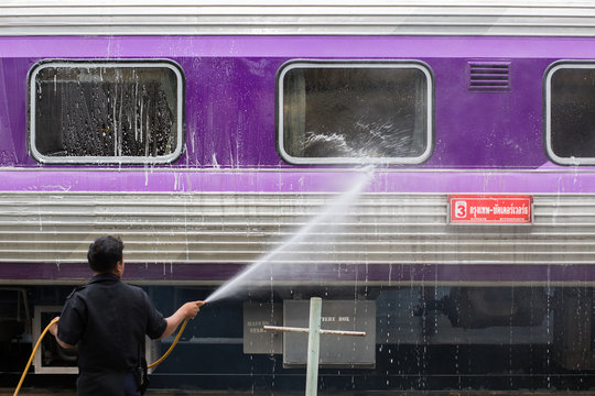 Fototapeta Worker washing the train