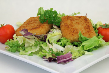 Gouda gebacken mit Salat