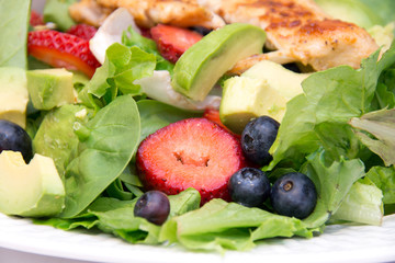 Lettuce salad with fruit