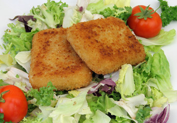 Käse gebacken mit Salat