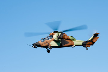 Vol d'un TIGRE au dessus du BPC TONNERRE